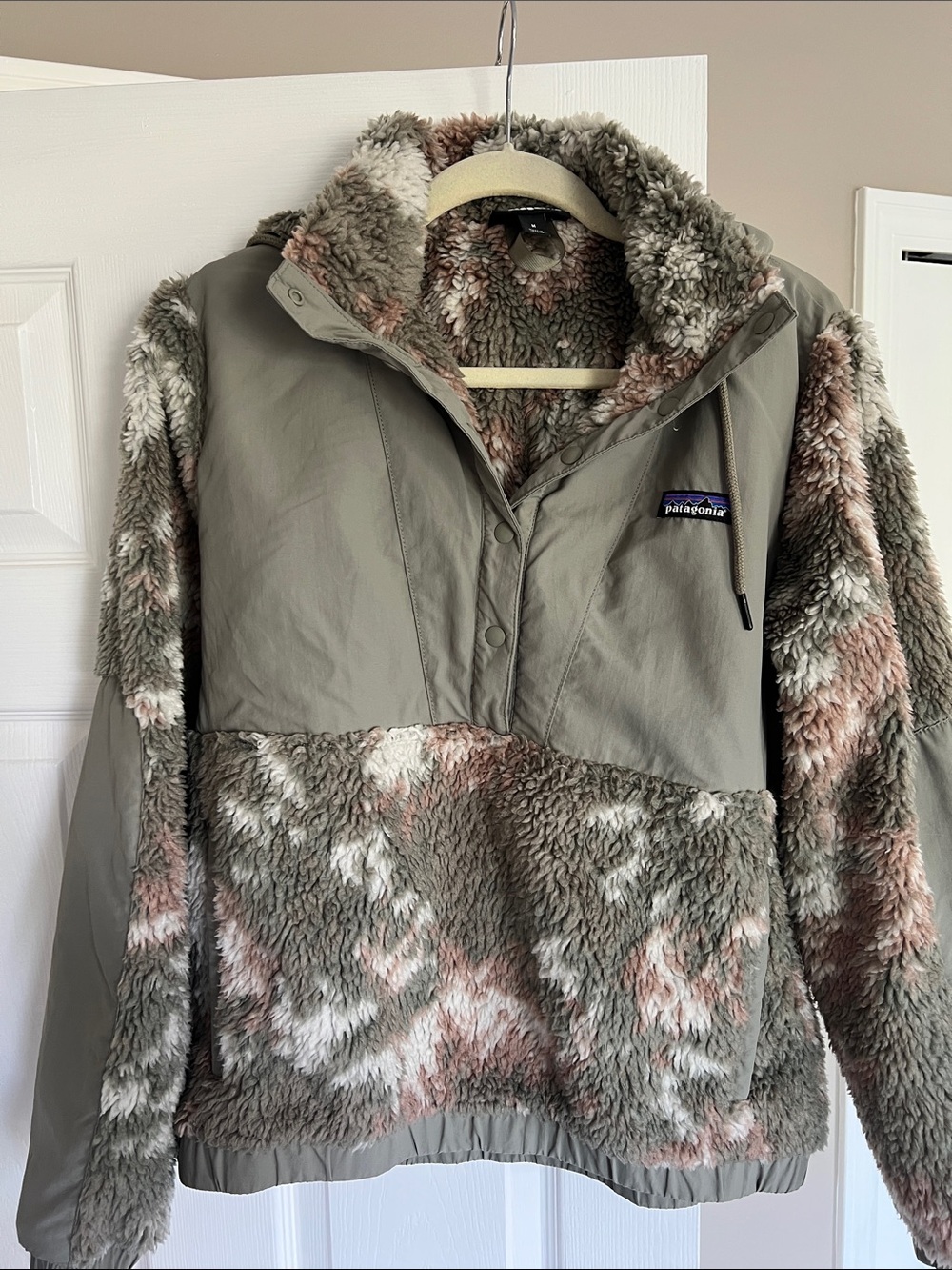 Patagonia retro X pullover Sherpa Jacket in sage green and tan